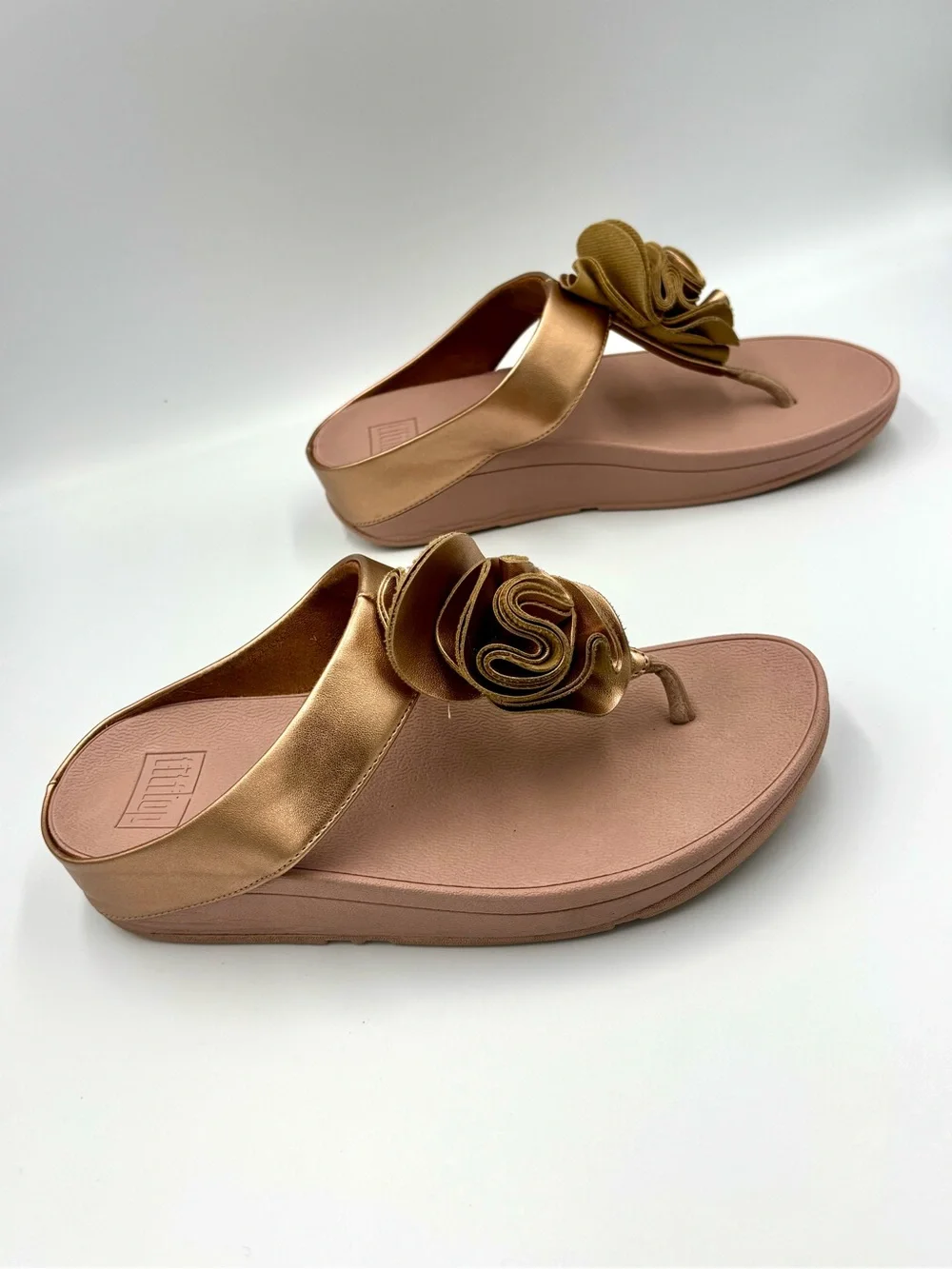 FitFlop Fino Bow Sandals Women’s US 7 EU 38 Rose Gold Metallic Comfort